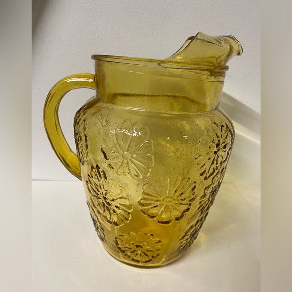Vintage Anchor Hocking yellow glass daisy pitcher - Picture 1 of 11